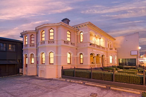 Roxburgh House Apartments - Your Accommodation 10