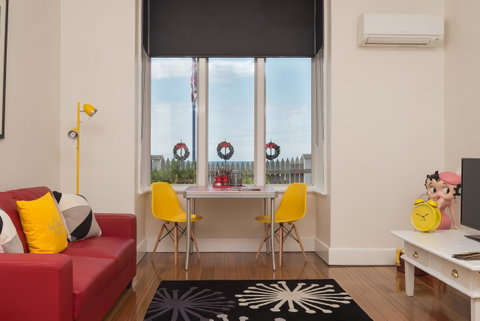 Penguin Waterfront Escape - Your Accommodation 15
