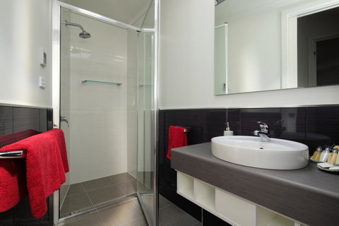 Penguin Waterfront Escape - Your Accommodation 7