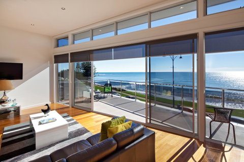 Penguin Waterfront Escape - Your Accommodation 1