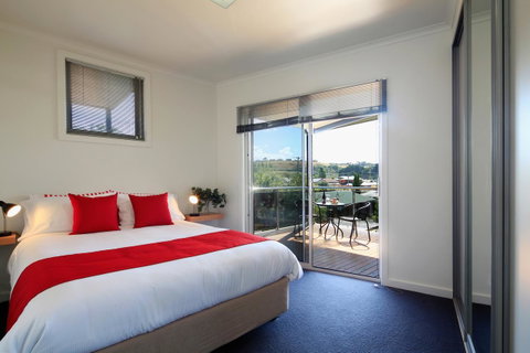 Penguin Waterfront Escape - Your Accommodation 6