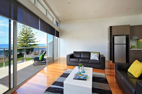 Penguin Waterfront Escape - Your Accommodation 10