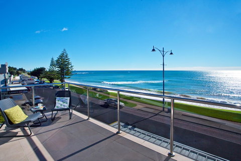 Penguin Waterfront Escape - Your Accommodation 0