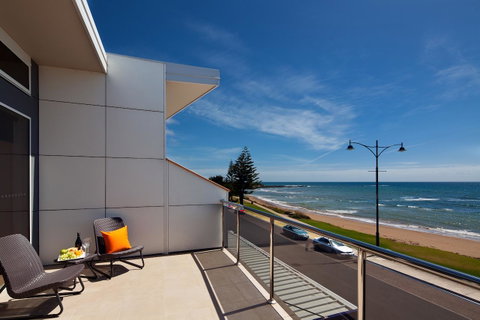 Penguin Waterfront Escape - Your Accommodation 3