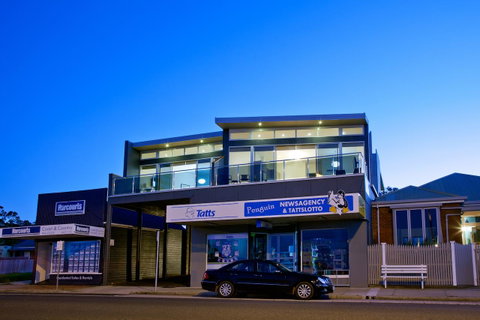 Penguin Waterfront Escape - Your Accommodation 9