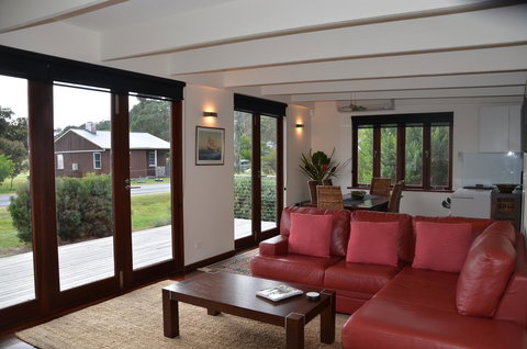 Yolla Beach House - Your Accommodation 9