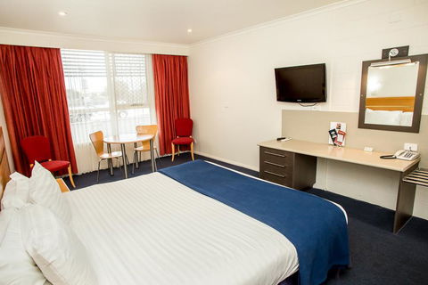 Edgewater Hotel - Your Accommodation 14