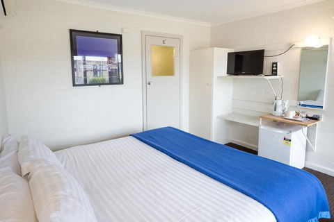 Edgewater Hotel - Your Accommodation 6