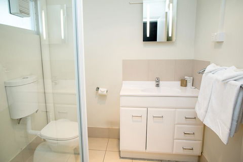 Edgewater Hotel - Your Accommodation 12