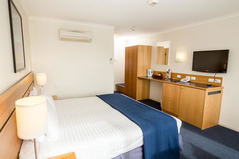 Edgewater Hotel - Your Accommodation 10