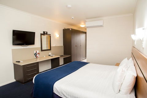Edgewater Hotel - Your Accommodation 13