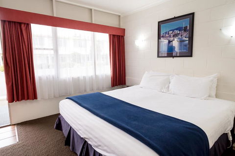 Edgewater Hotel - Your Accommodation 17