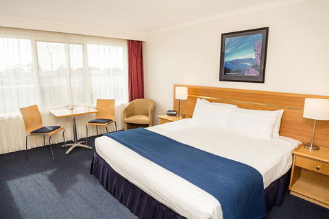 Edgewater Hotel - Your Accommodation 25