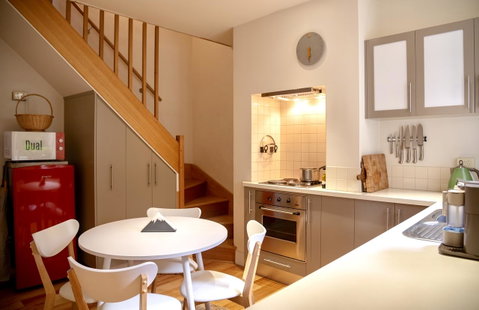 Lotus Gogh Apartment - Your Accommodation 8