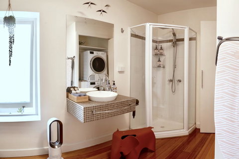 Lotus Gogh Apartment - Your Accommodation 24