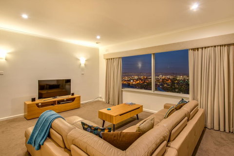 City Lights - Your Accommodation 1