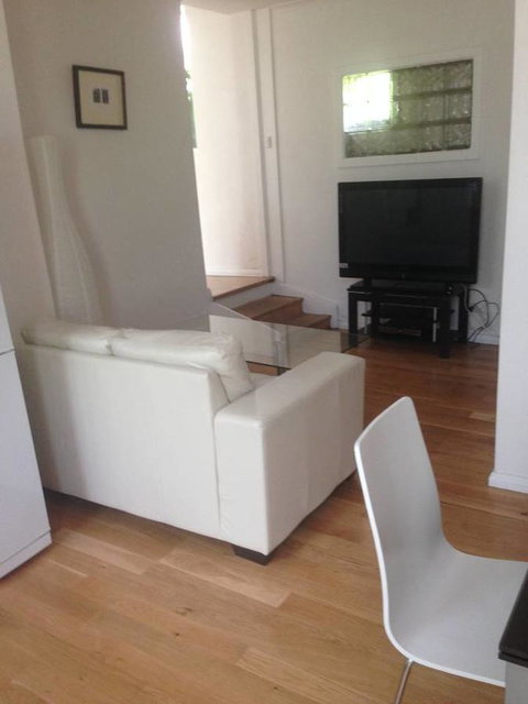 Hobart Colonial Apartment - Your Accommodation 6