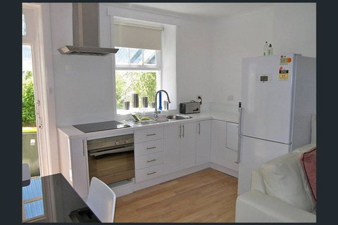 Hobart Colonial Apartment - Your Accommodation 0