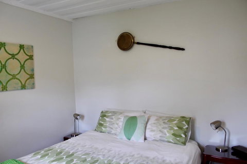 Omaroo House - Panoramic Water Views - Your Accommodation 27