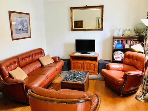 Omaroo House - Panoramic Water Views - Your Accommodation 21