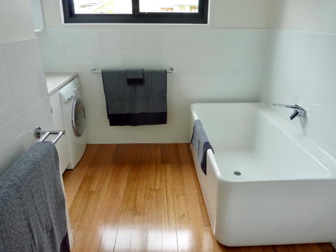 Omaroo House - Panoramic Water Views - Your Accommodation 29