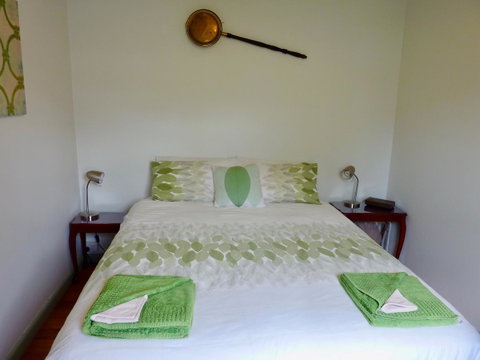 Omaroo House - Panoramic Water Views - Your Accommodation 26