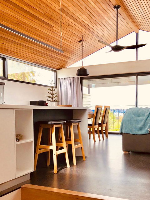 Omaroo House - Panoramic Water Views - Your Accommodation 15
