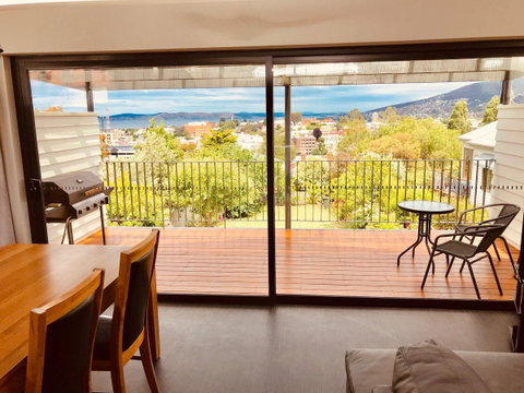 Omaroo House - Panoramic Water Views - Your Accommodation 7