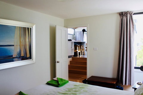 Omaroo House - Panoramic Water Views - Your Accommodation 25
