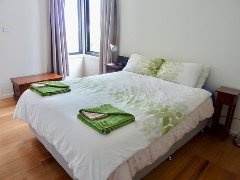 Omaroo House - Panoramic Water Views - Your Accommodation 23