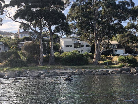 Beachside Taroona With Spa - Your Accommodation 20