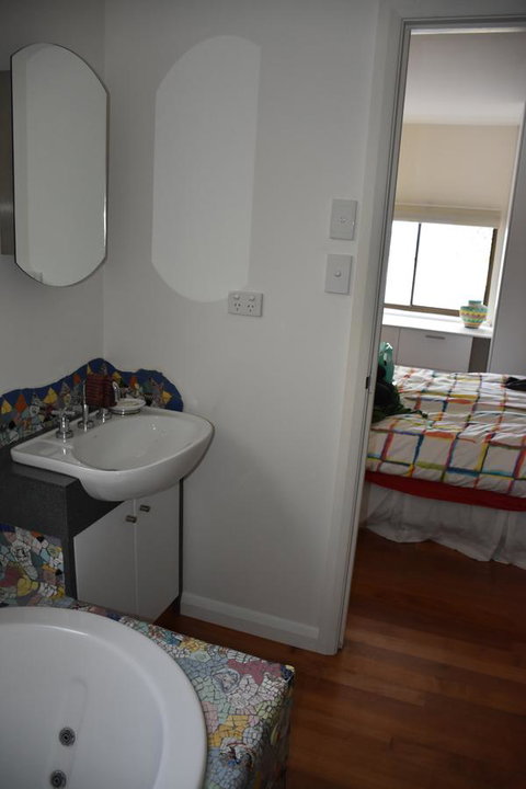 Beachside Taroona With Spa - Your Accommodation 4