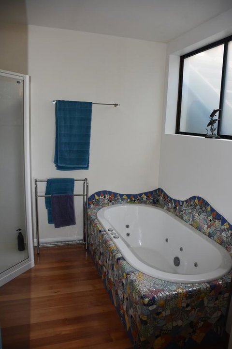 Beachside Taroona With Spa - Your Accommodation 15