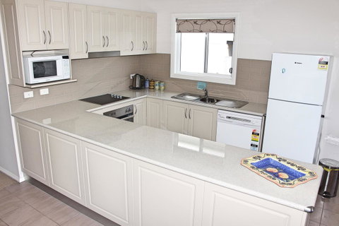 Front Row Beachfront - Your Accommodation 5