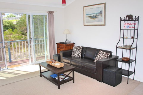 Front Row Beachfront - Your Accommodation 7