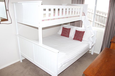 Front Row Beachfront - Your Accommodation 9