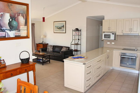 Front Row Beachfront - Your Accommodation 3