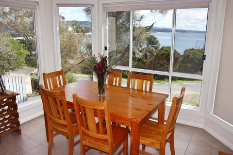 Front Row Beachfront - Your Accommodation 6