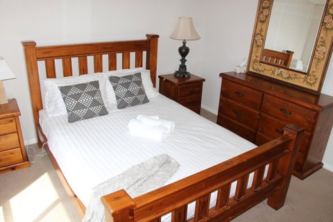 Front Row Beachfront - Your Accommodation 8