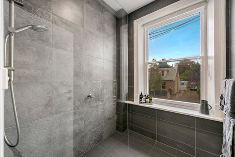 City Retreat Hobart - Your Accommodation 9