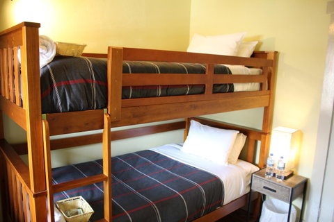 The Tasmanian Inn - Your Accommodation 24