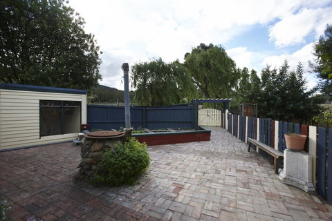 Blue Wren Riverside Cottage - Your Accommodation 11