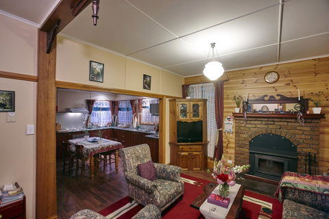 Blue Wren Riverside Cottage - Your Accommodation 16