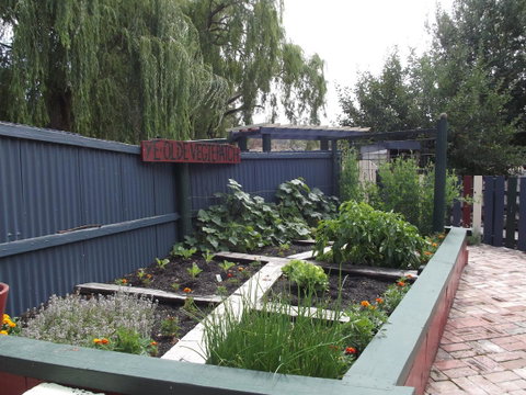 Blue Wren Riverside Cottage - Your Accommodation 12