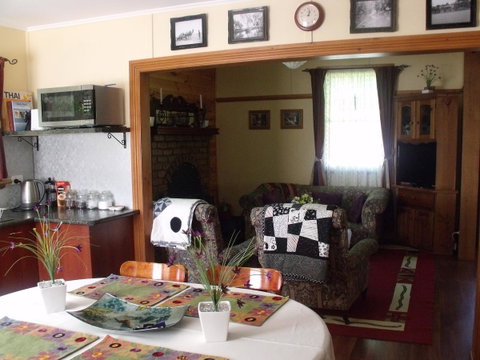 Blue Wren Riverside Cottage - Your Accommodation 20