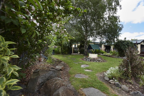 Blue Wren Riverside Cottage - Your Accommodation 5