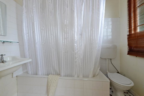 Edinburgh Gallery Bed & Breakfast - Your Accommodation 36