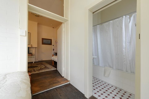 Edinburgh Gallery Bed & Breakfast - Your Accommodation 33