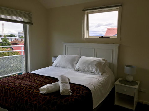 4 At 8 Townhouse Newcastle St - Your Accommodation 1