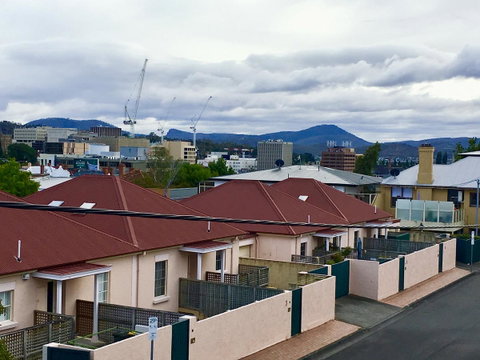 4 At 8 Townhouse Newcastle St - Your Accommodation 5